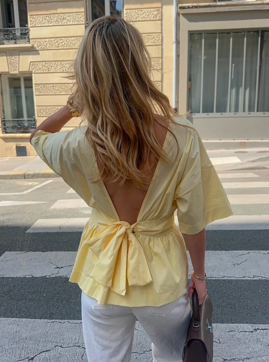 Blouse à noeud jaune poudré