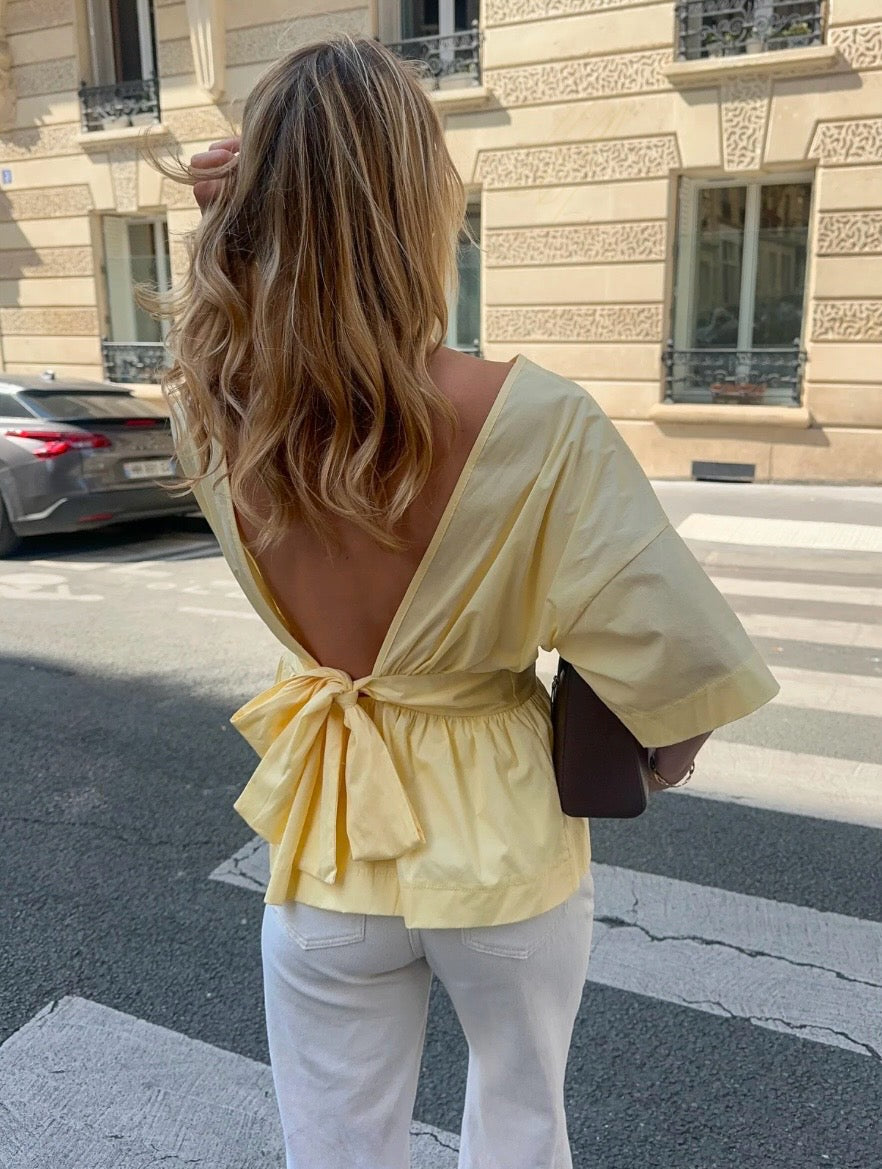 Blouse à noeud jaune poudré